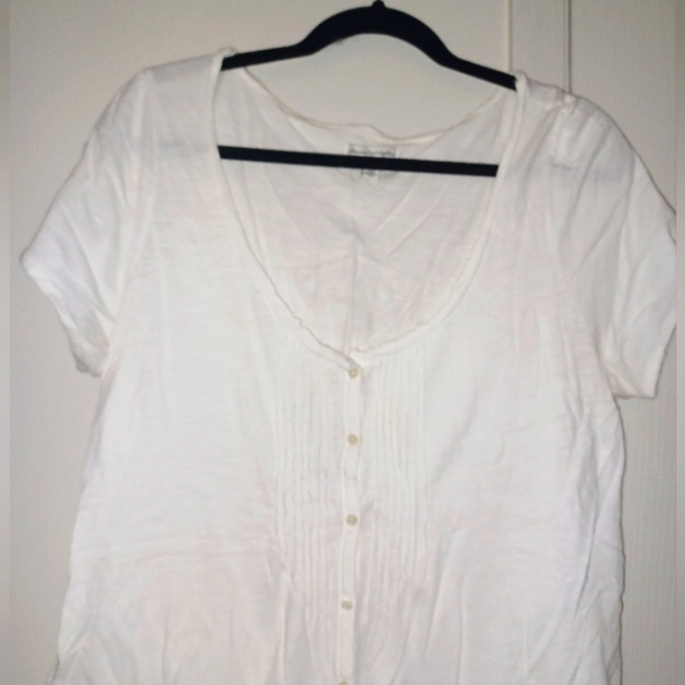 Aeo white shirt